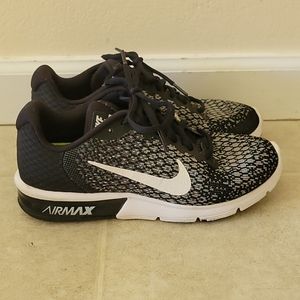 Nike Air Max Sequent 2 Women US 7 Black And Whit